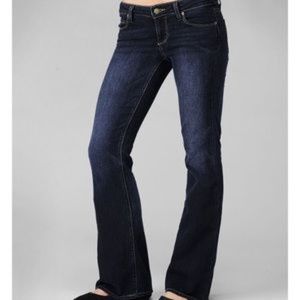 SALE Like New PAIGE Laurel Canyon Low Rise Bootcut Jean